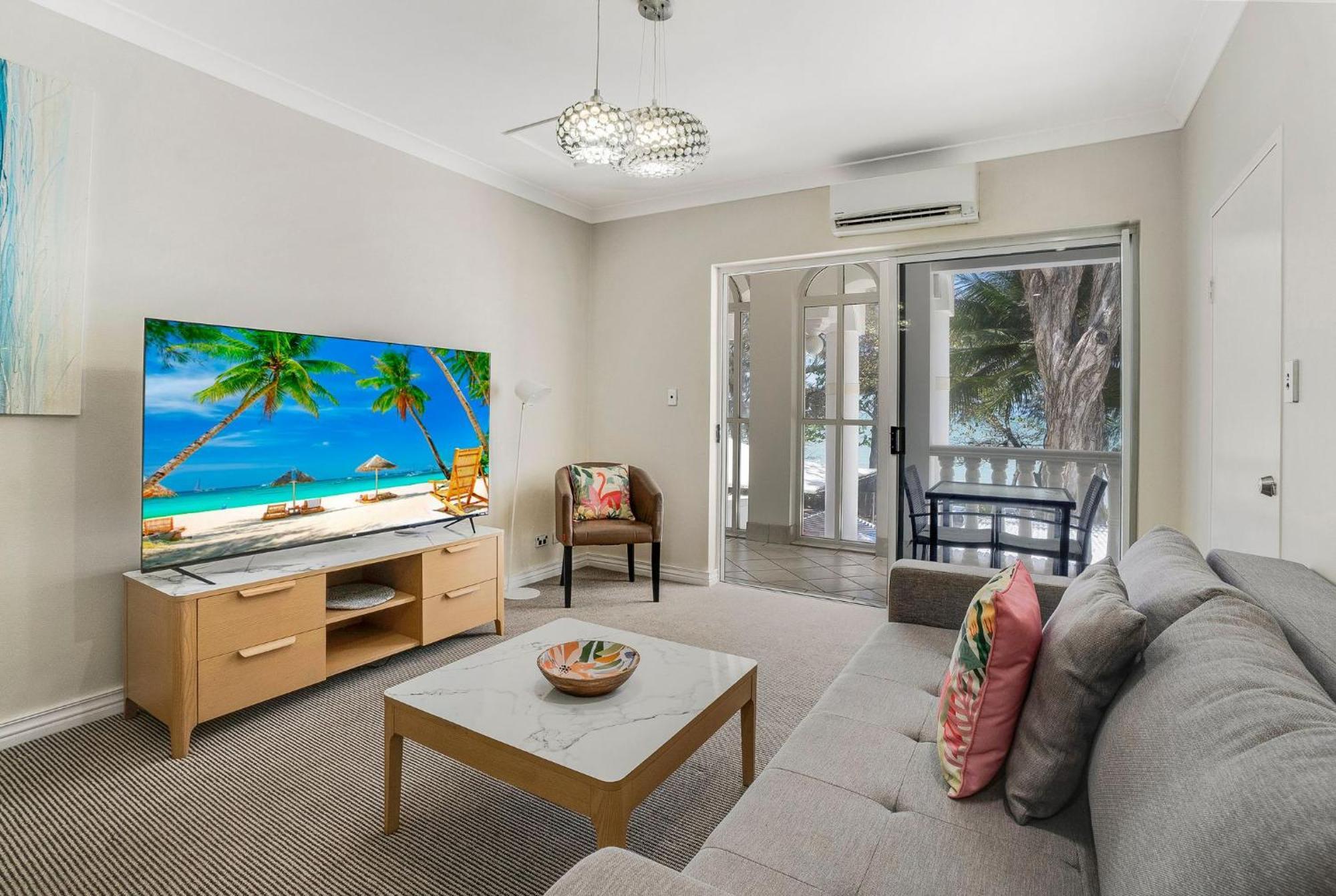 Sarayi Boutique Hotel Palm Cove Exterior photo