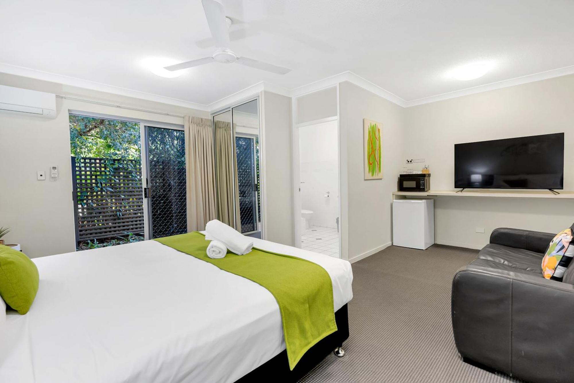 Sarayi Boutique Hotel Palm Cove Exterior photo