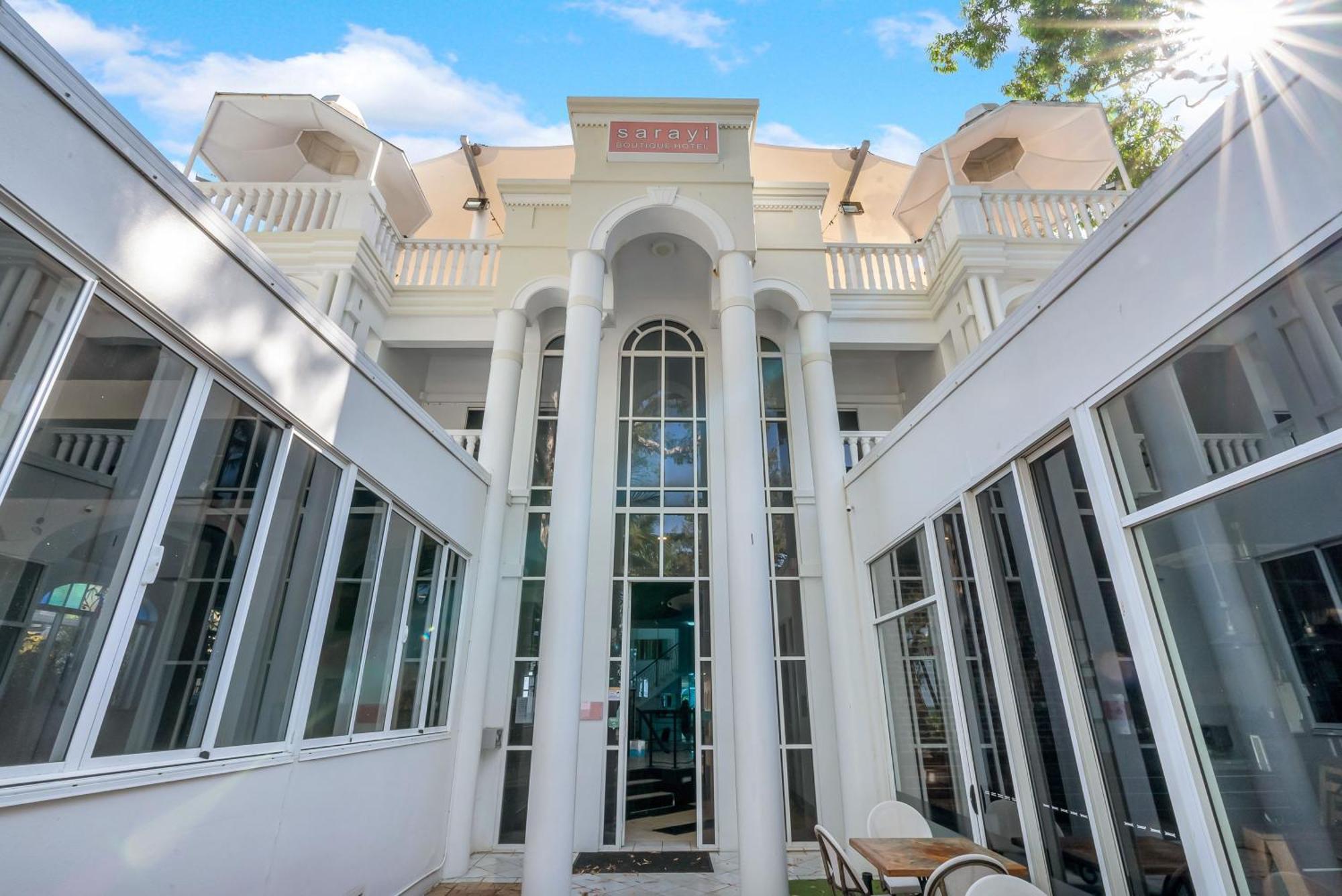 Sarayi Boutique Hotel Palm Cove Exterior photo