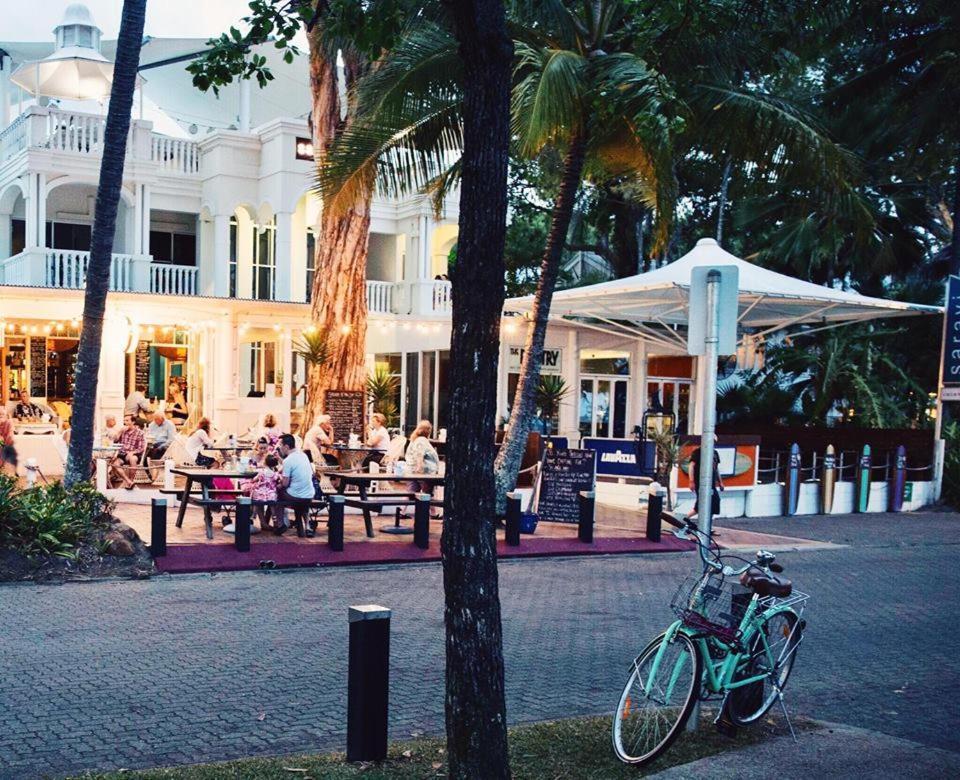 Sarayi Boutique Hotel Palm Cove Exterior photo