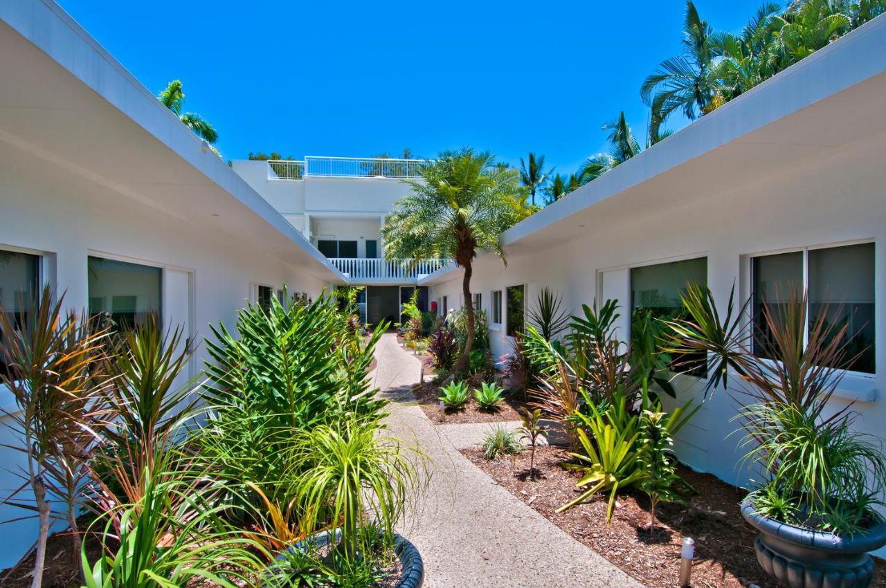 Sarayi Boutique Hotel Palm Cove Exterior photo