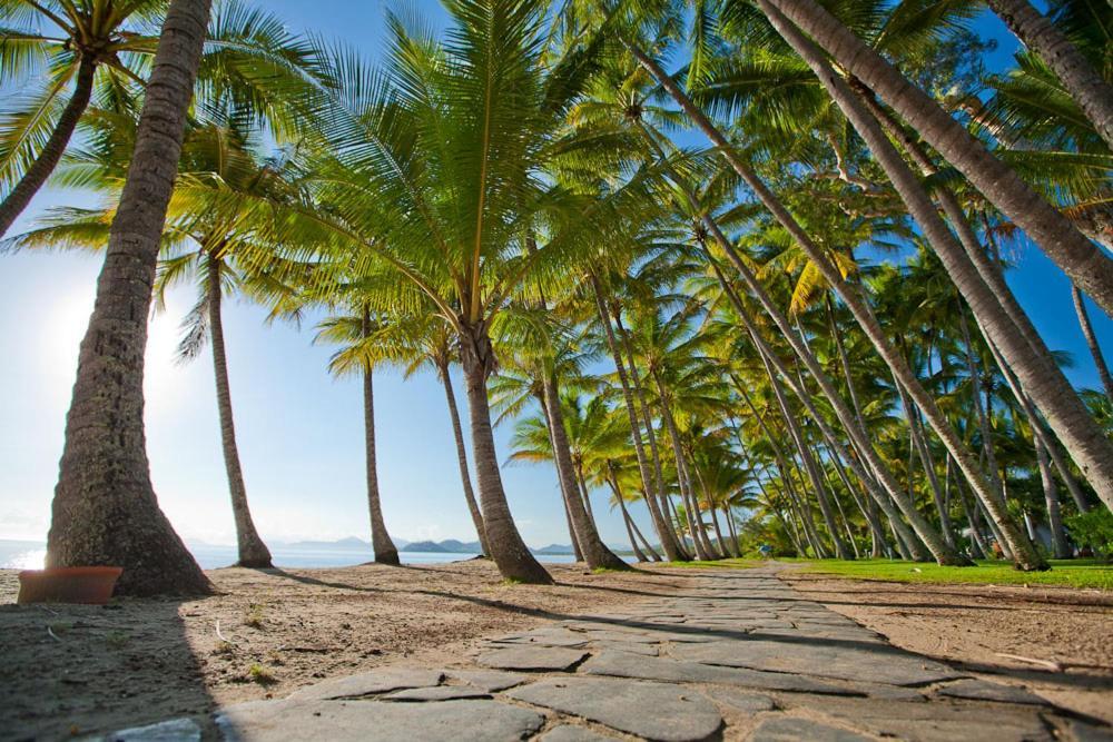 Sarayi Boutique Hotel Palm Cove Exterior photo