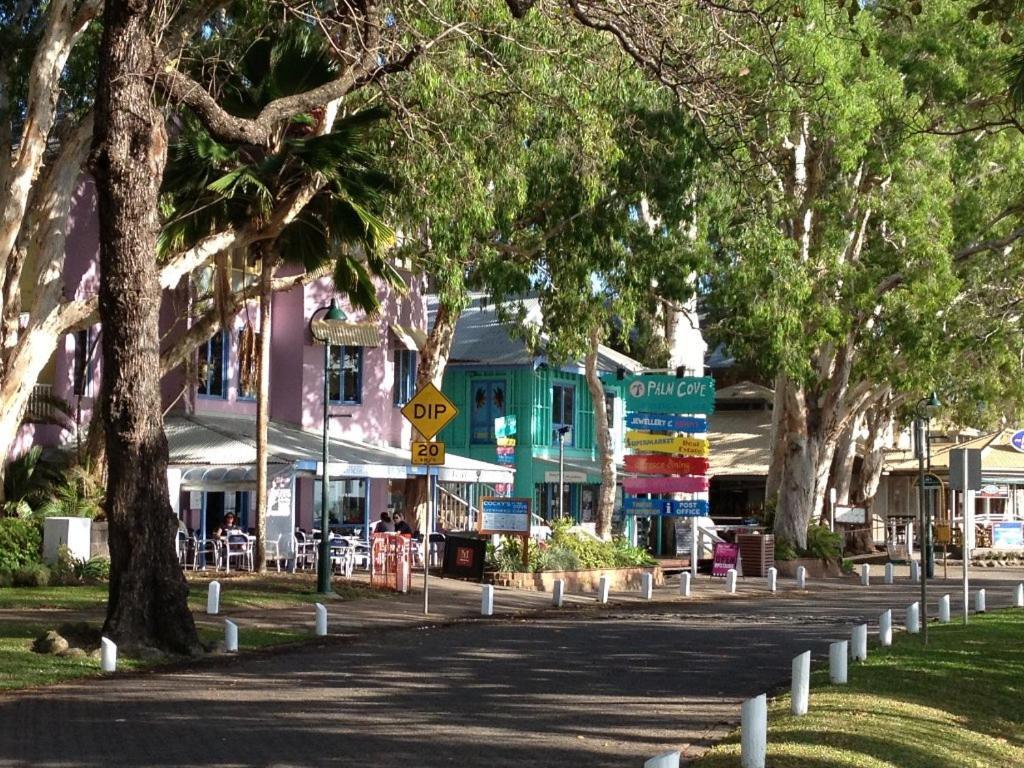 Sarayi Boutique Hotel Palm Cove Exterior photo