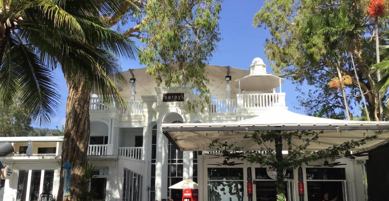 Sarayi Boutique Hotel Palm Cove Exterior photo